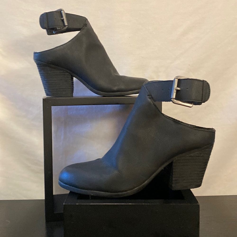 Aerosoles black mule with ankle strap size 7.5